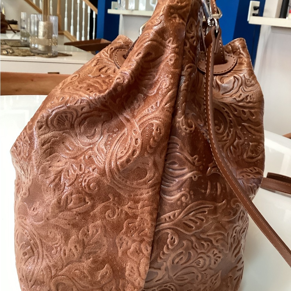 #585 Isadora Italian Leather Large Embossed Floral Leather Shoulder Bag - - Picture 3 of 16